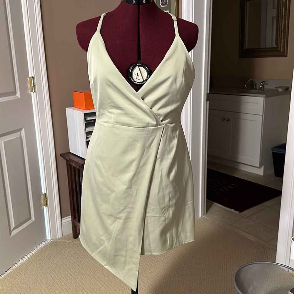 Lulus Women’s asymmetrical dress sage green medium